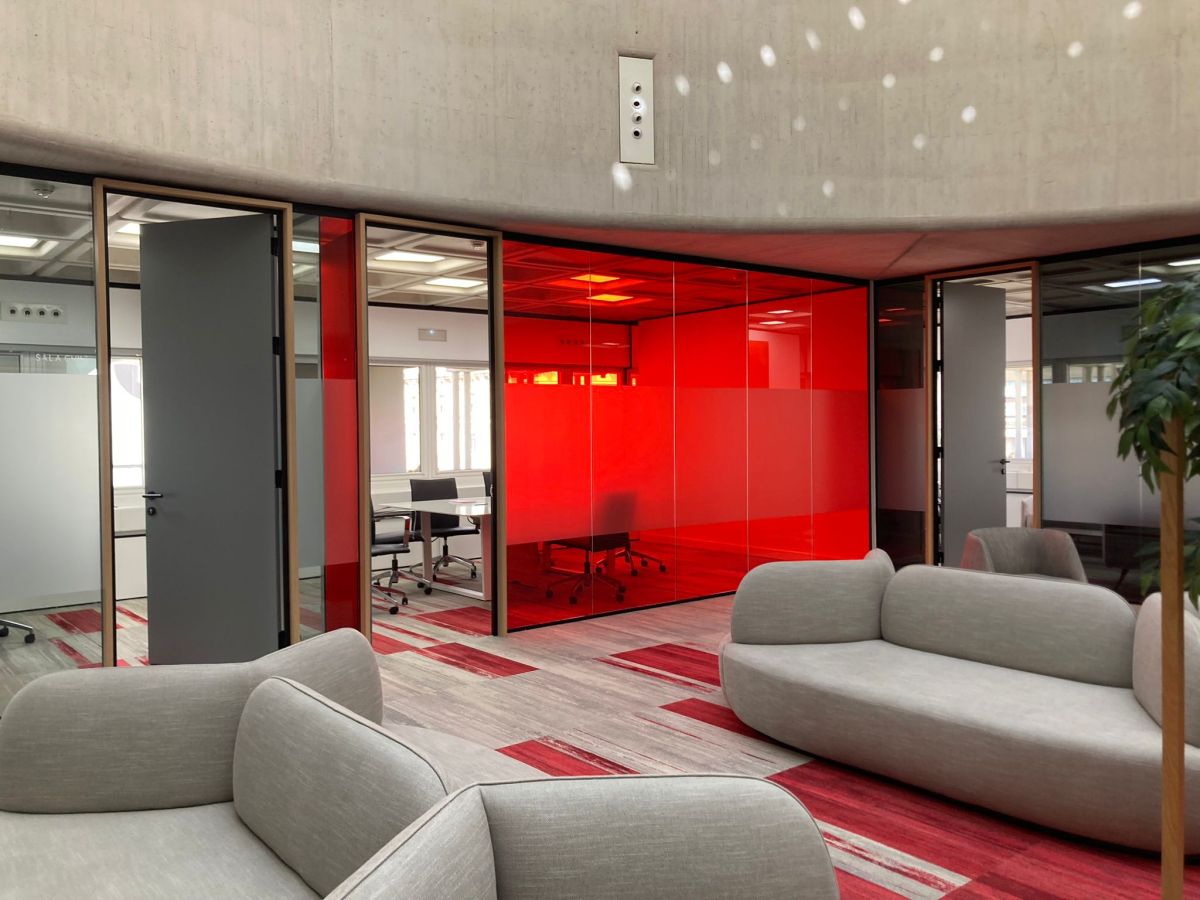 Rotulación de Cristaleras en Oficinas: Privacidad, Decoración y Separación de&nbsp;Ambientes