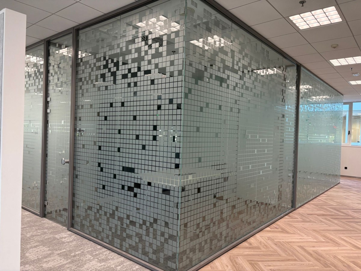 Segunda fase de la rotulación de oficinas Hewlett Packard Enterprise&nbsp;(HPE)